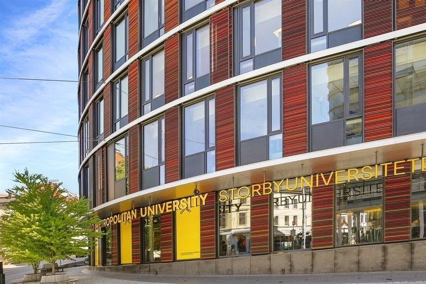 Fra leiligheten er det gangavstand til blant annet OsloMet, Veterinærhøyskolen, Tannlegehøyskolen, Westerdals og Universitetet. Galleribilde