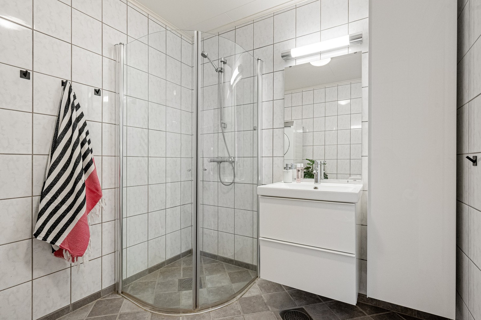 Montert ny baderomsinnredning i 2020. Galleribilde