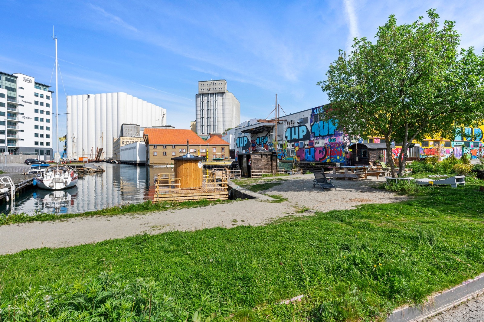 Storhaug er en bydel i sterk utvikling med moderne arkitektur, kulturtilbud, hyggelige parker, badstu og et bredt utvalg av restauranter og kaféer. Galleribilde