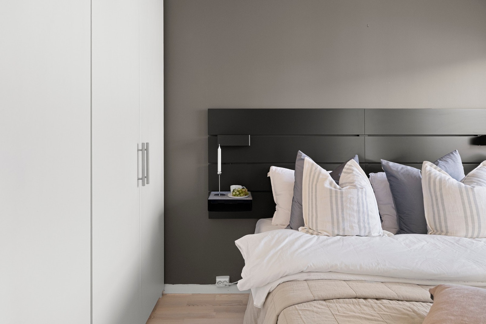 God garderobe i rommet som medfølger. Galleribilde