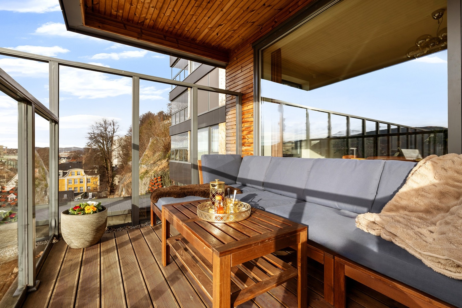 Fra stuen er det utgang til privat terrasse på 8,1 kvm. Galleribilde