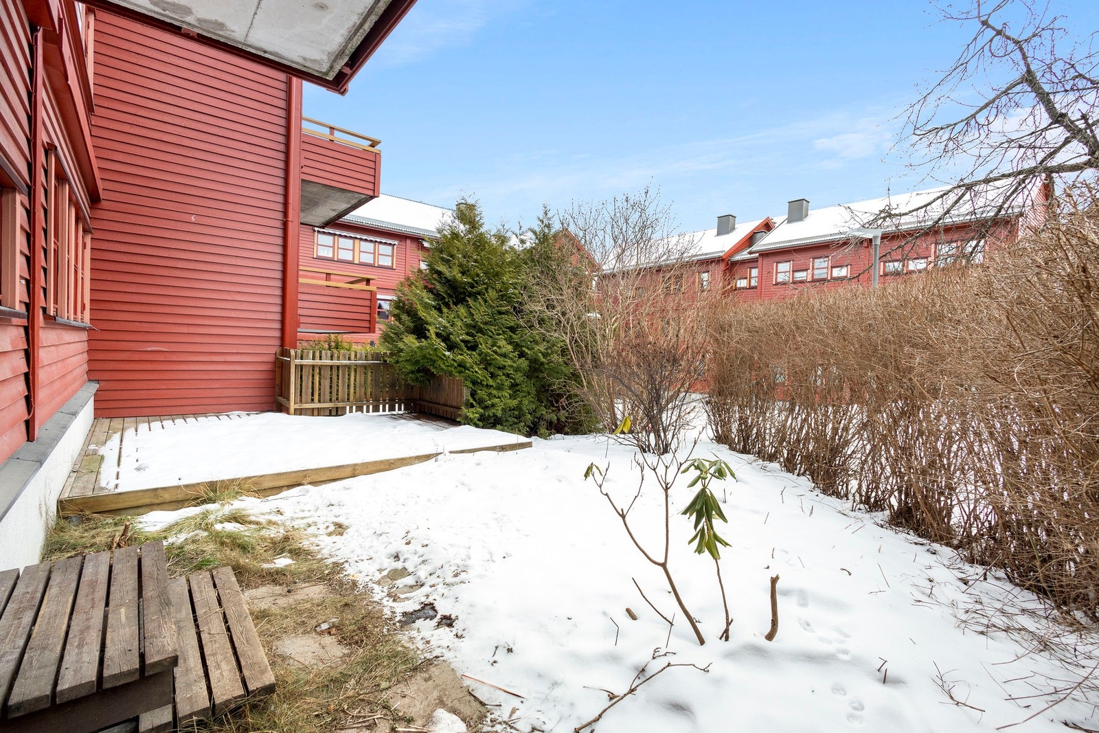 Stor terrasse på ca. 14 kvm, rett utenfor leiligheten Galleribilde