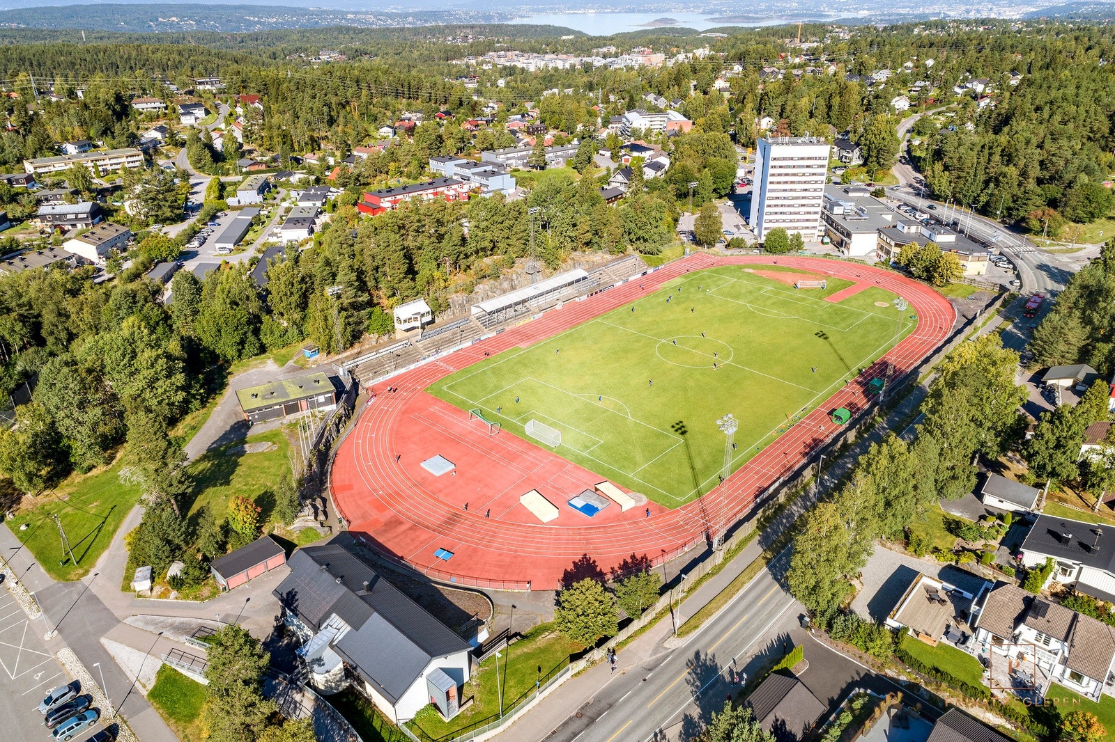 Sofiemyr idrettspark er kommunens sentralanlegg og består av stadion, fotball- og friidrettsanlegg med lys og de fleste fasiliteter. Galleribilde