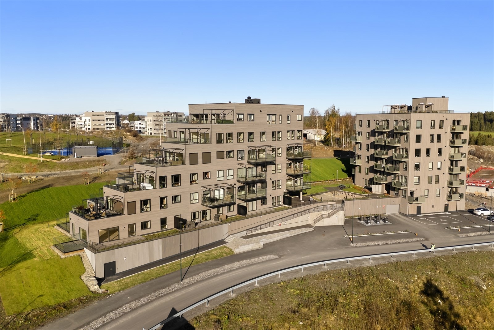 I umiddelbar nærhet er det utvendig padel bane. Galleribilde