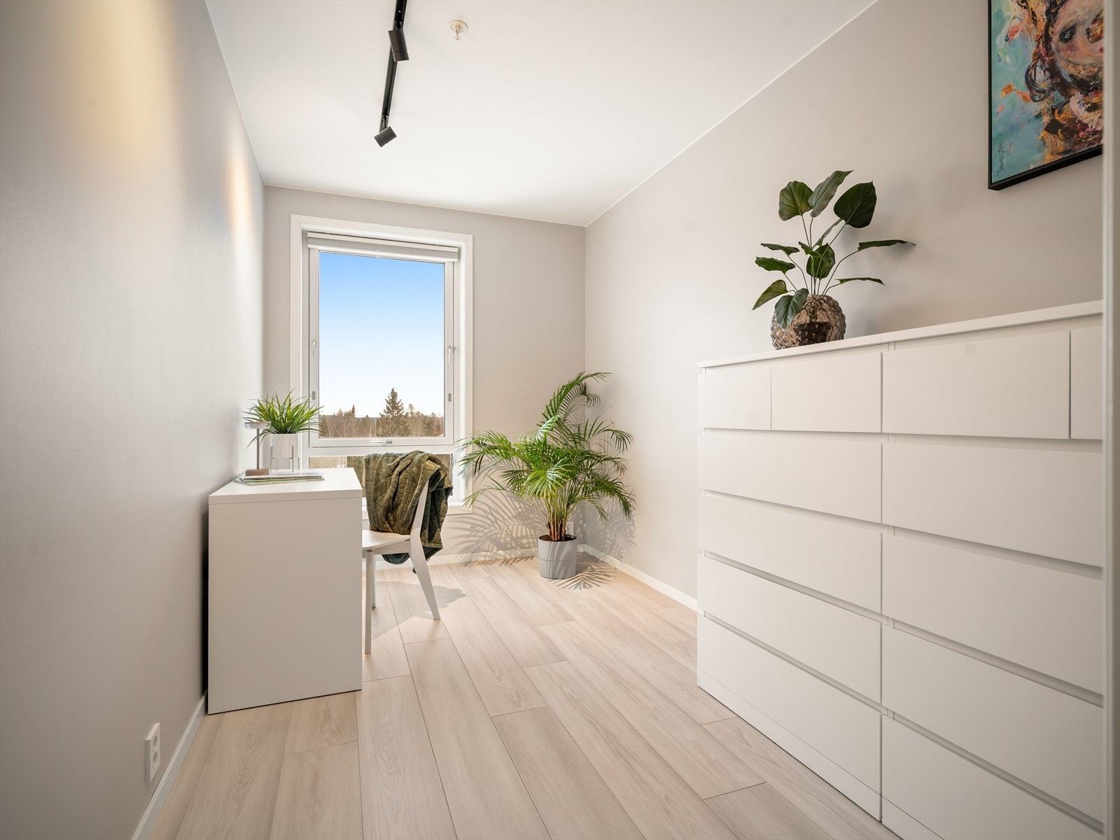 Det andre soverommet egner seg godt som barnerom, gjesterom eller kontor. Galleribilde