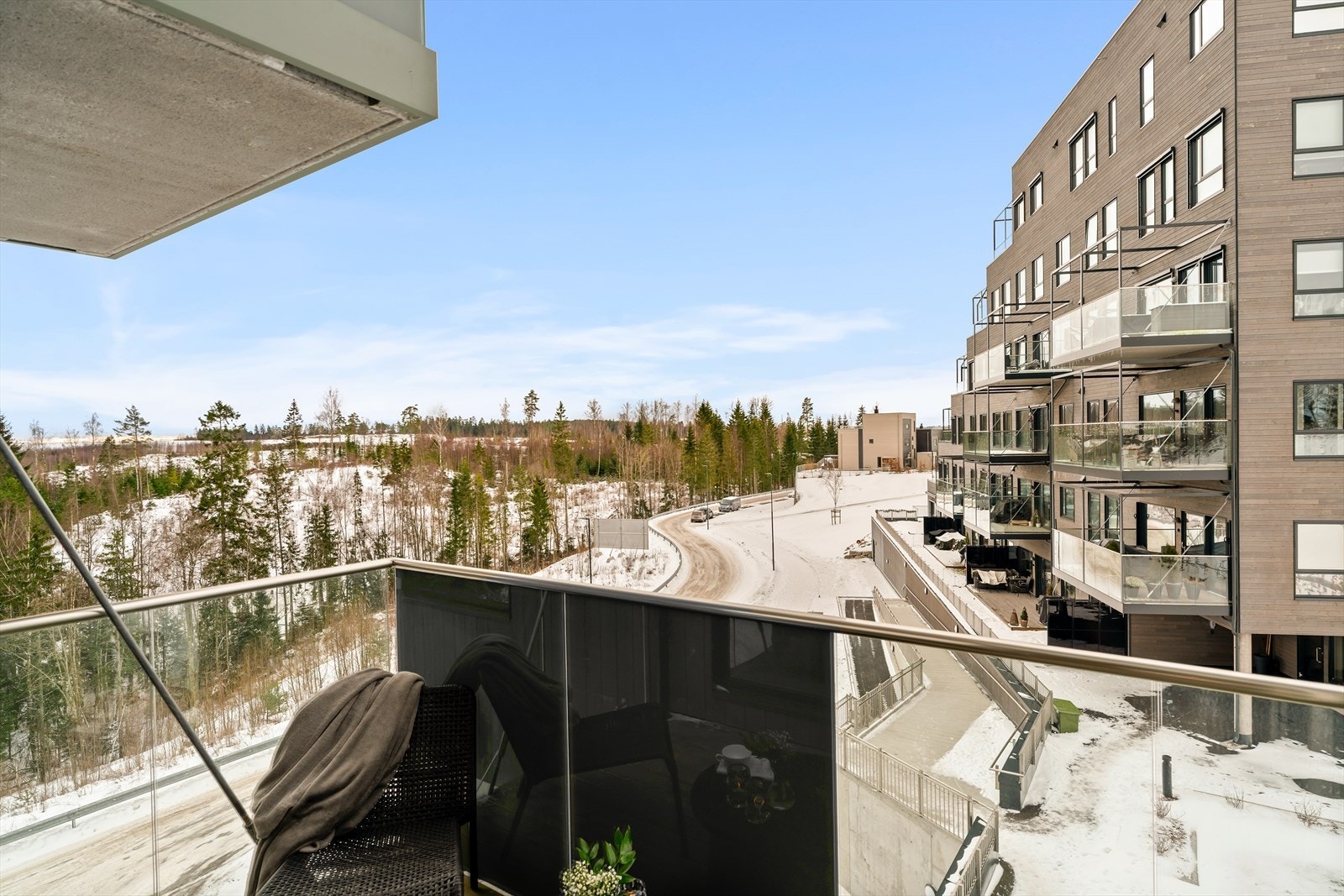 Her kan man nyte en åpen utsikt over nærområdet og gode solforhold. Galleribilde