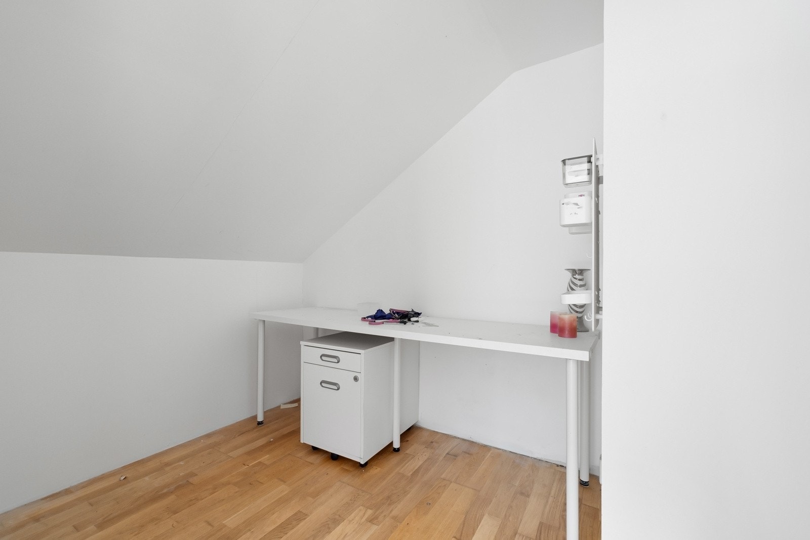 Inngang fra hovedsoverom til innvendig kott (ikke målbart areal). Galleribilde