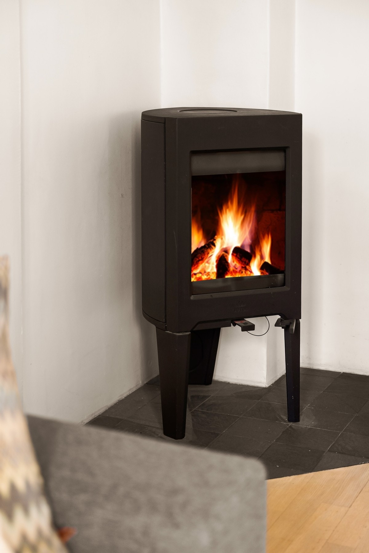 Hyggelig peisovn som gir godt med varme på kalde vinterdager. Galleribilde