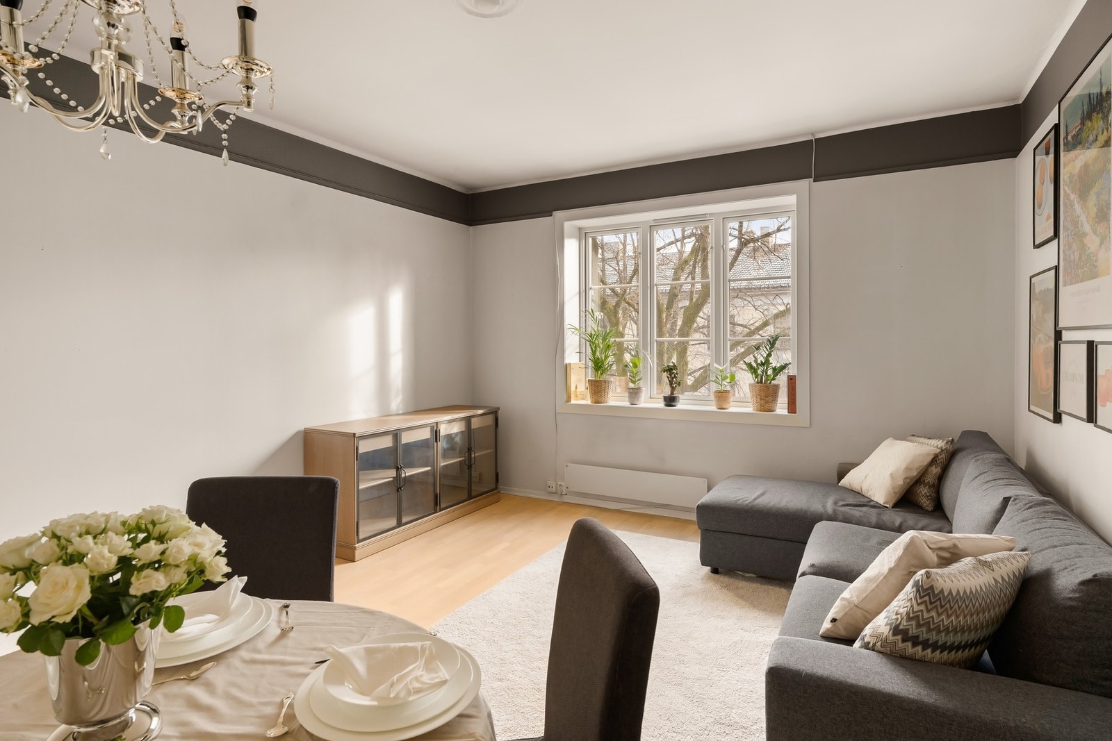 Dette er en gjennomgående og klassisk kvartalsleilighet beliggende på St. Hanshaugen. Galleribilde