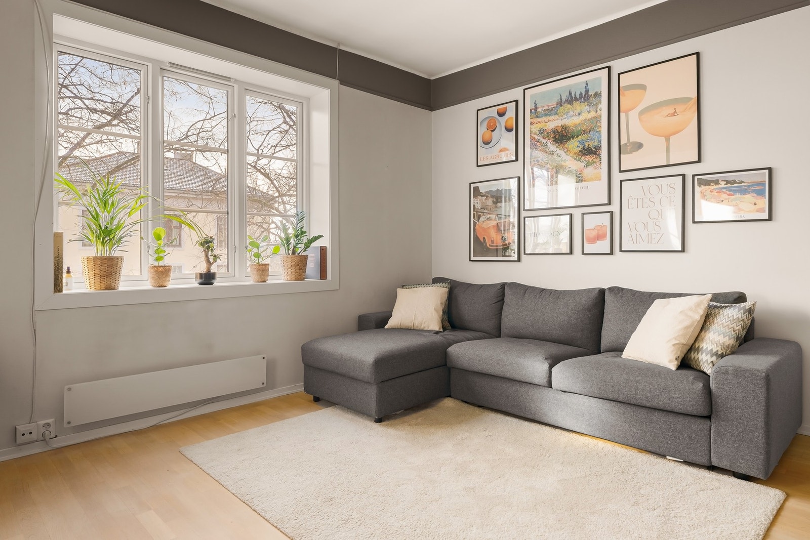 I stuen er det god plass til sofagruppe med tilhørende mediemøblement. Galleribilde