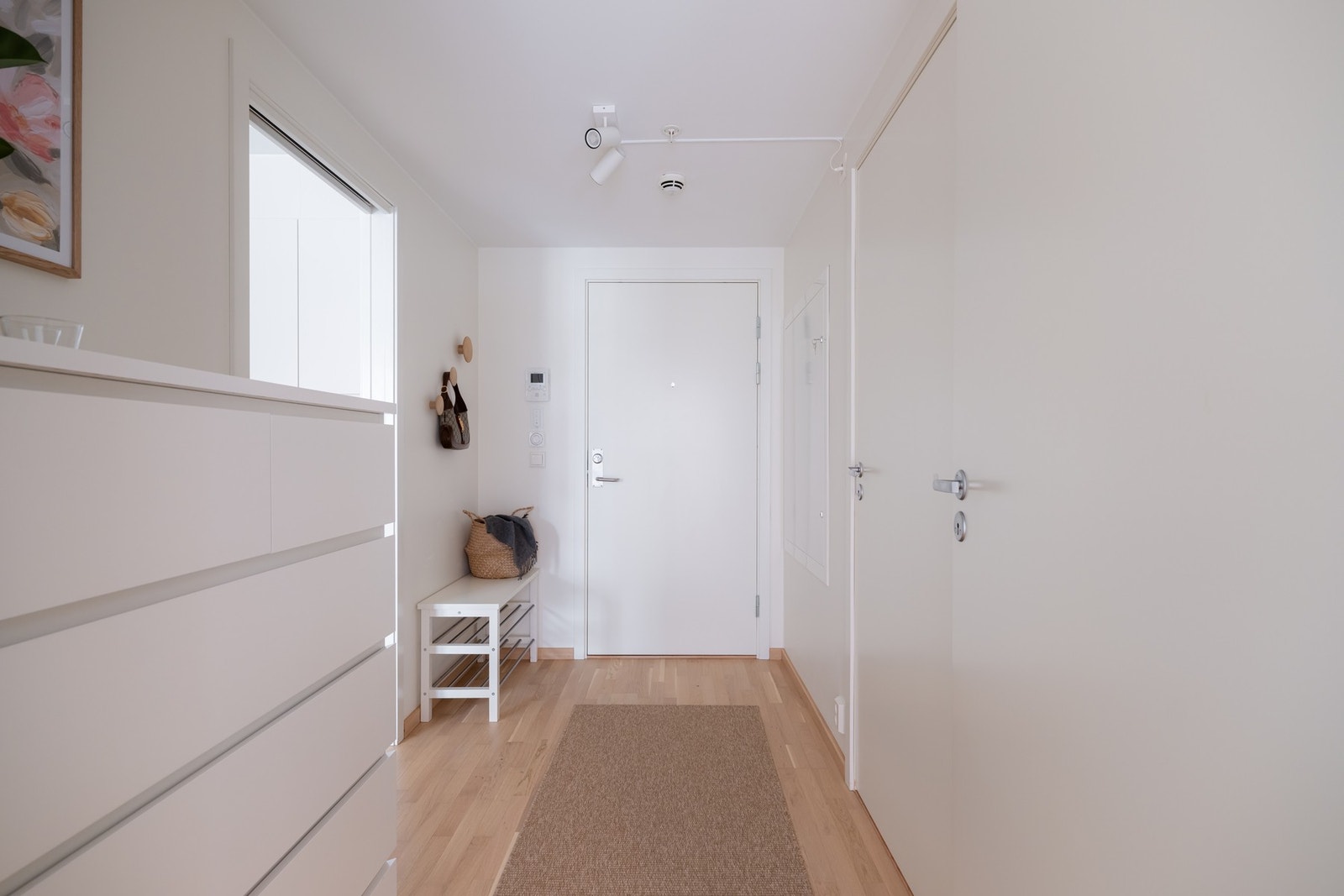 Av ekstern lagring medfølger det en stor kjellerbod på hele 8 kvm. Galleribilde