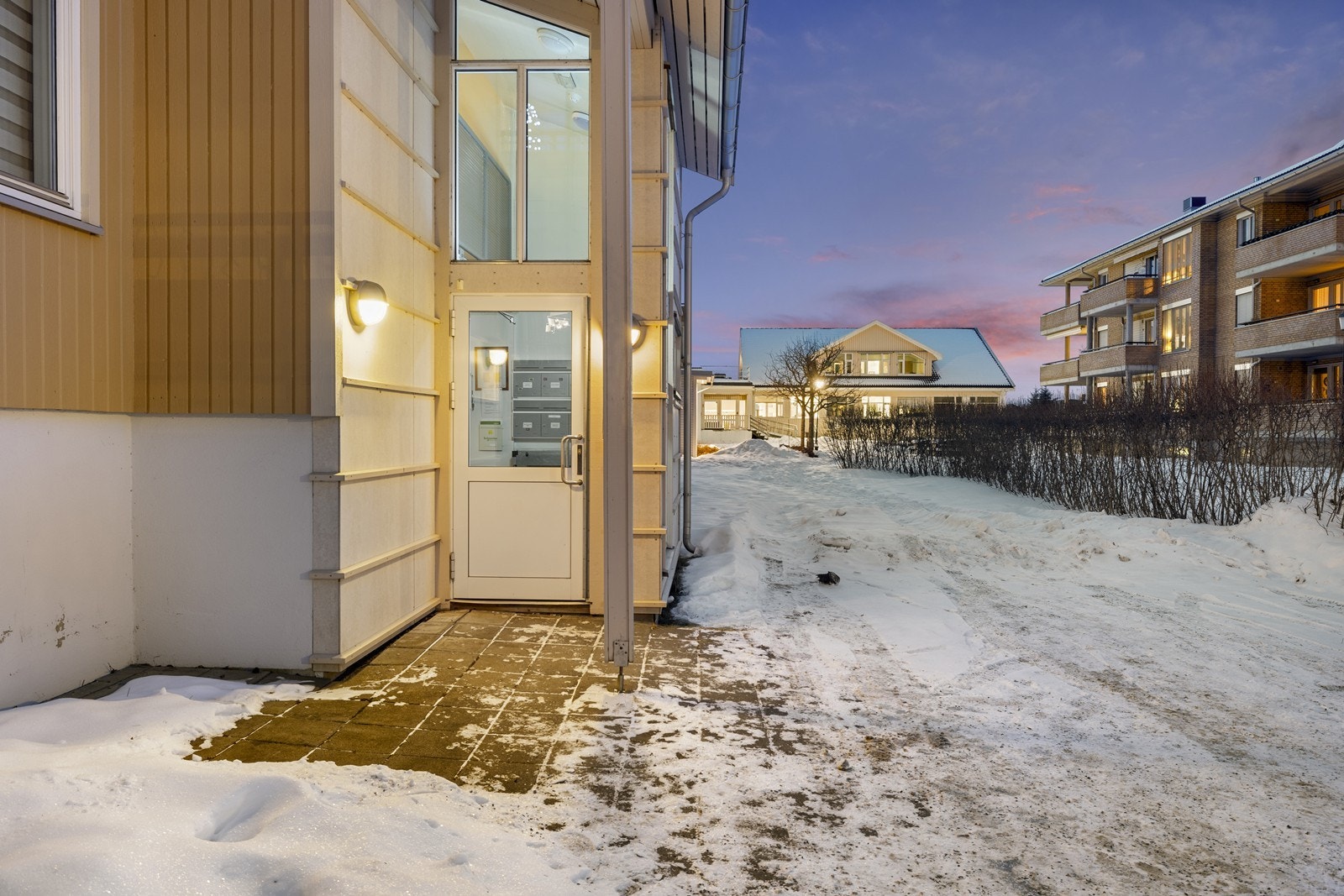 Felles inngangsparti til bygget. Galleribilde