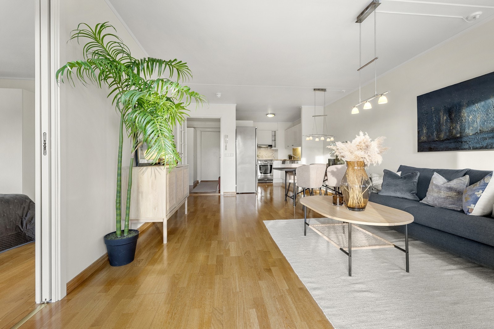 Stue og kjøkken. Galleribilde