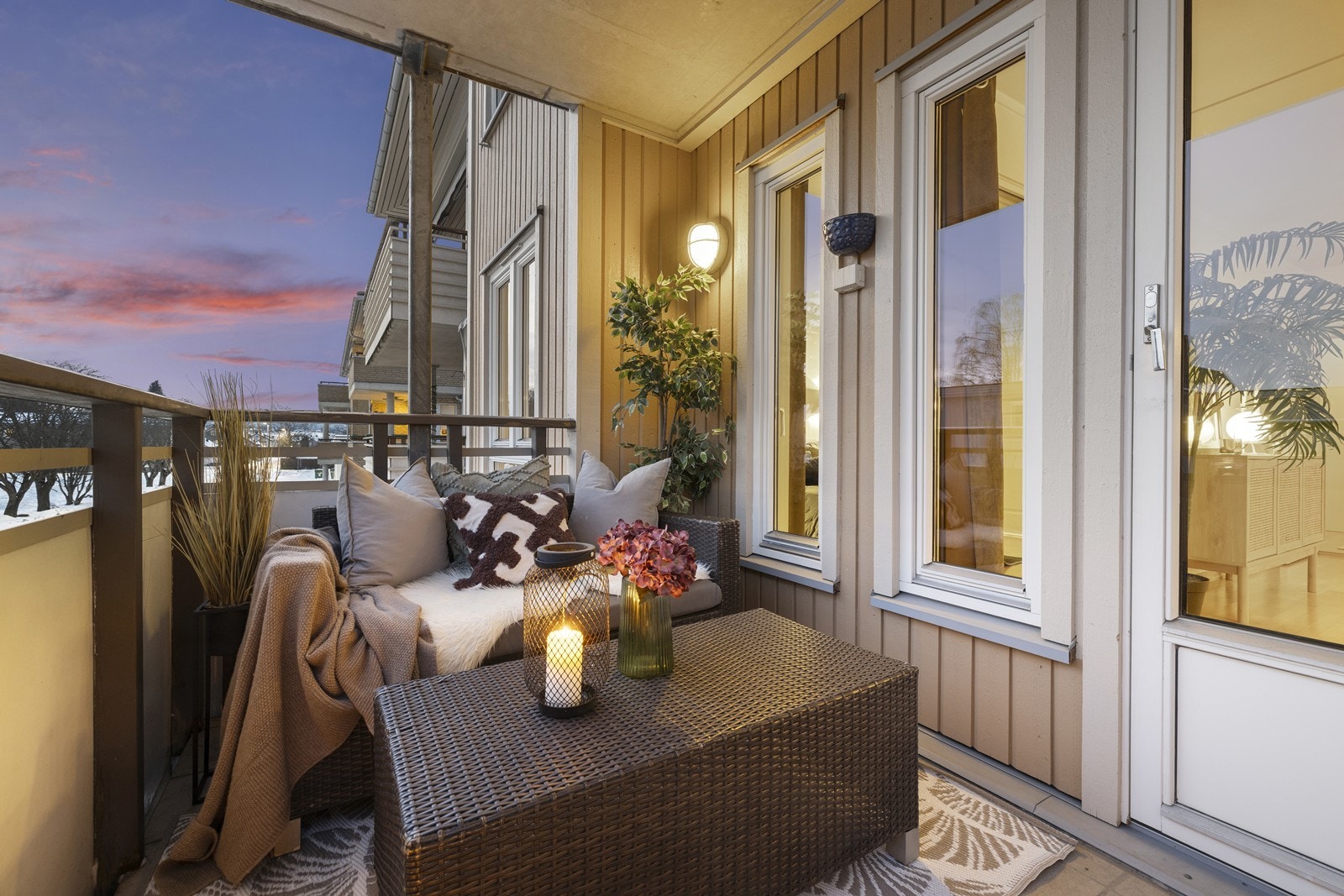 Balkongen er en fin forlengelse av stuen. Galleribilde