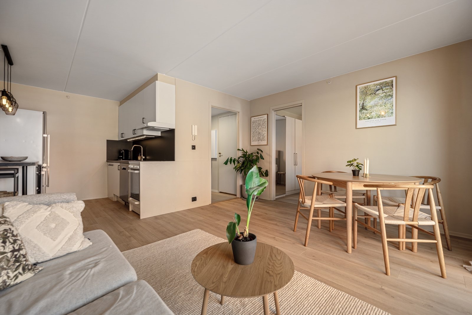 Her har man også god plass til spisebord. Galleribilde