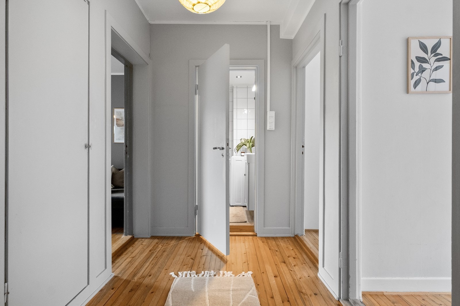 Det er dørcalling som sikrer enkel inn- og utslipp av besøkende. Galleribilde