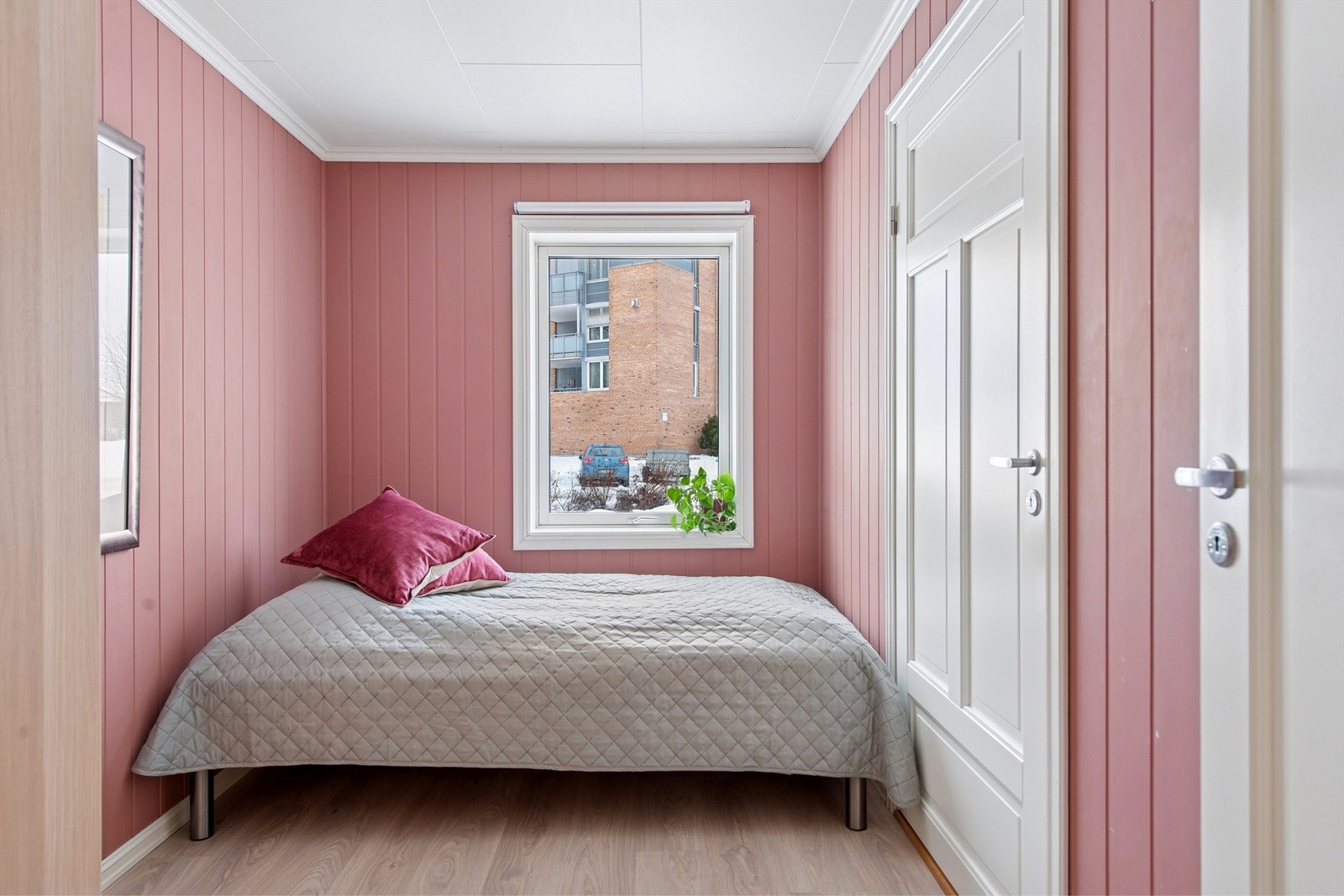 Soverom - vaskerom/teknisk rom ligger innenfor Galleribilde