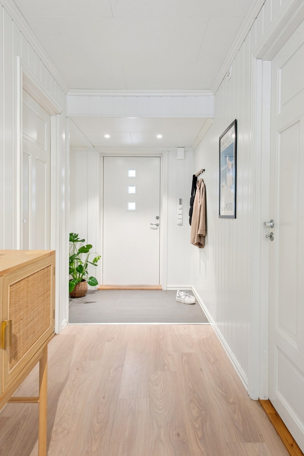 Romslig entré/gang Galleribilde