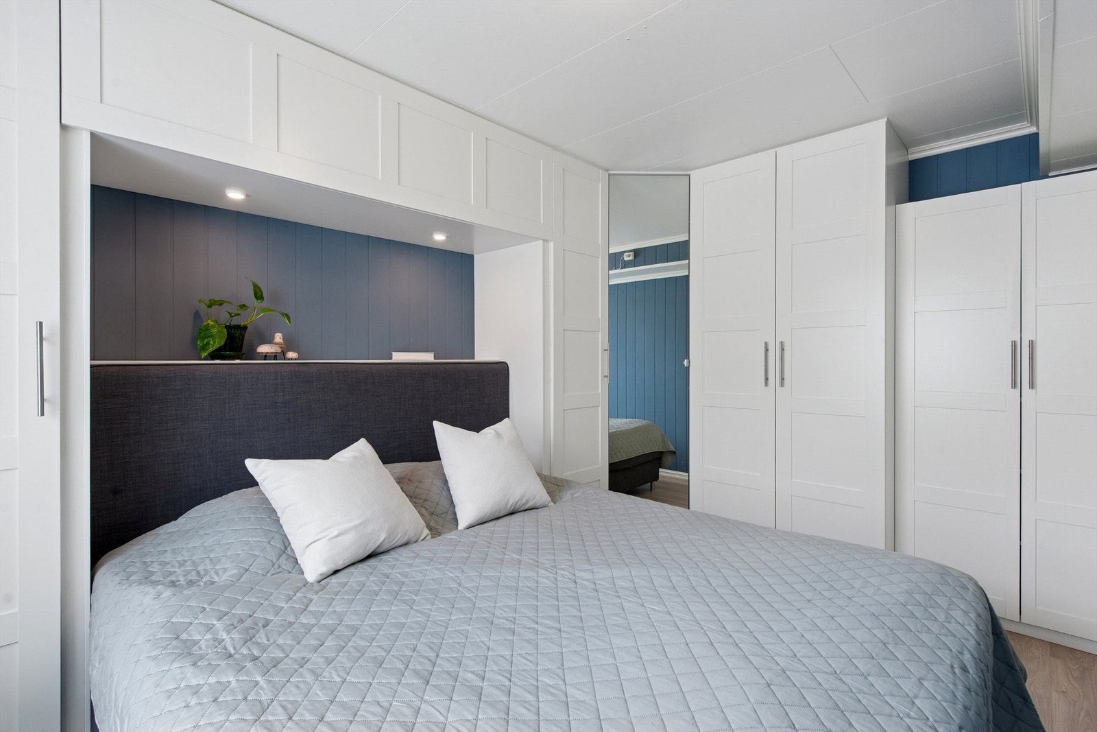 Hovedsoverom med god garderobeplass Galleribilde