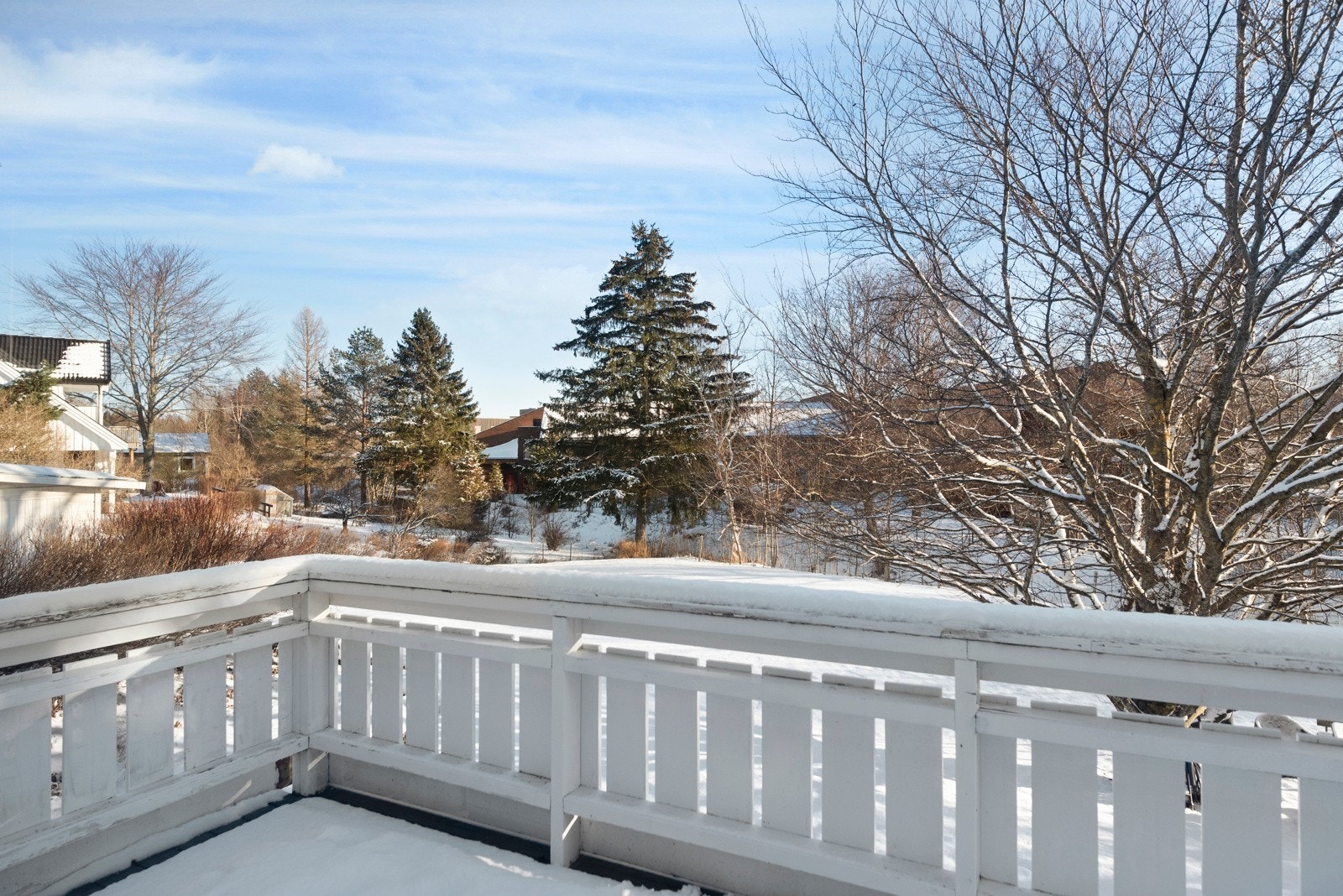 Eiendommen grenser ned mot "Kvislabekken". Galleribilde