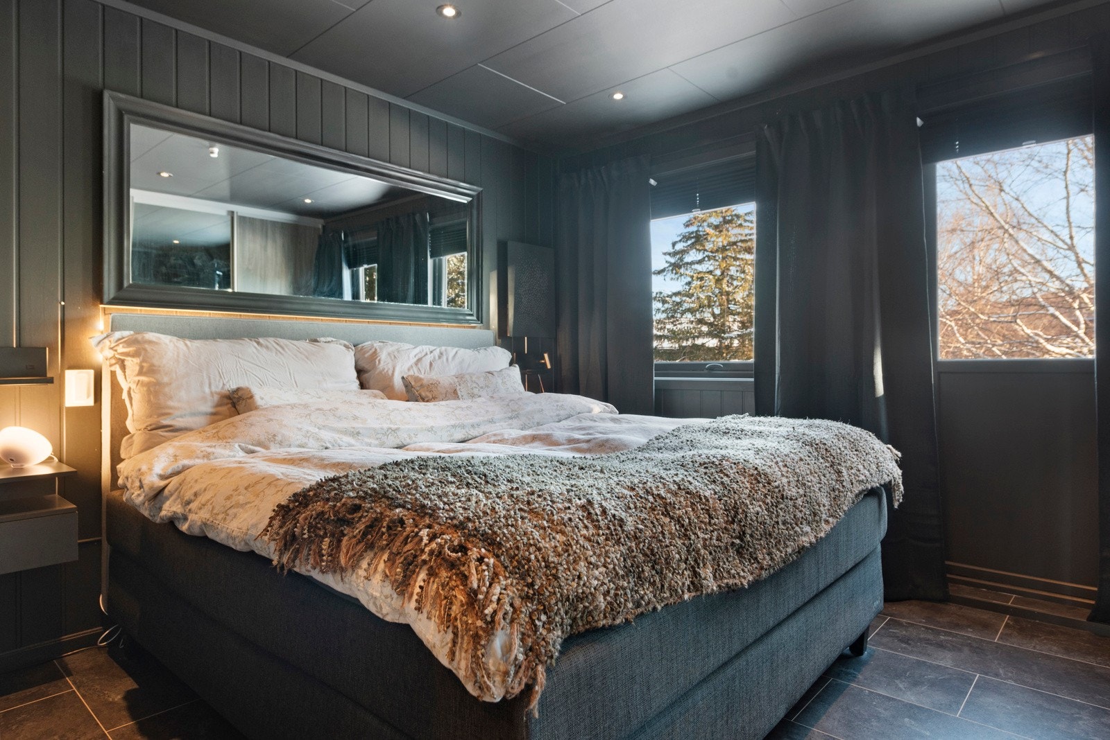 Hoved-delen inneholder 3 soverom på hhv. 12m², 10m² og 9m². Galleribilde