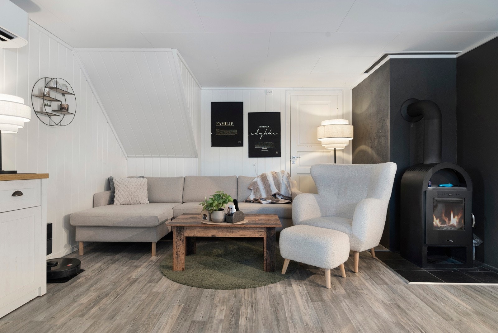 Store vinduer også i utleiedelen sørger for godt med naturlig lysinnslipp. Utleiedelen er utleid p.t. for kr. 13.000,- pr. mnd. Galleribilde