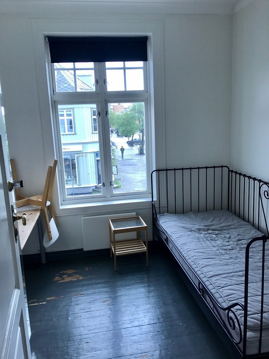 Hybel Dronning Maud Galleribilde