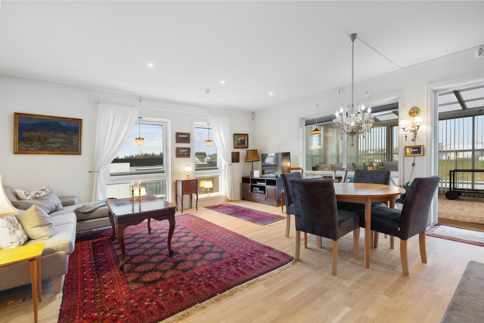 Danizen Navinathas v/DNB Eiendom har gleden av å presentere denne toppleiligheten på Drognesjordet 6! Galleribilde