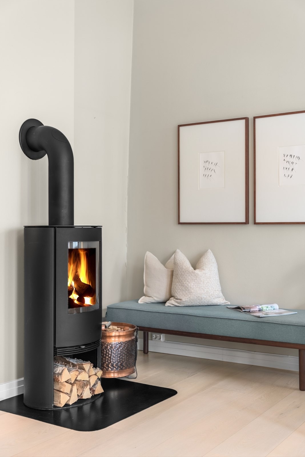 Effektiv vedovn med glassdør fra ThermaTech som gir god atmosfære og varme. Galleribilde