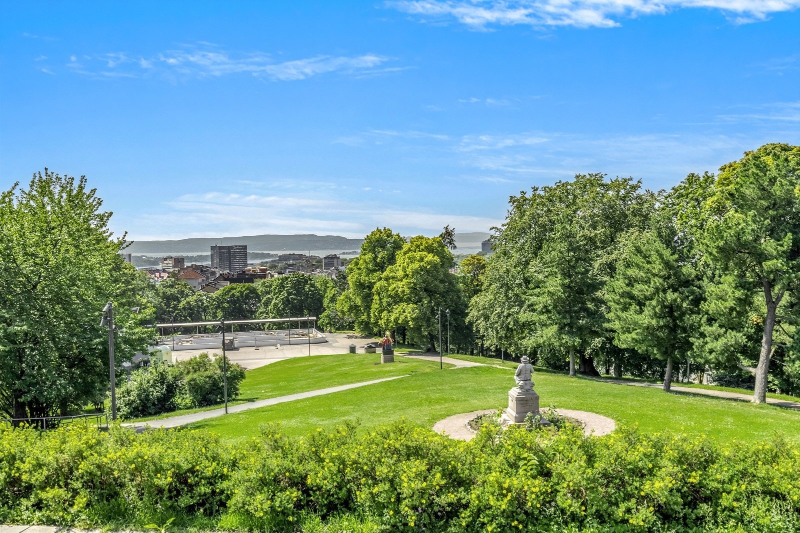 Flott utsikt fra toppen av St. Hanshaugen park. Galleribilde