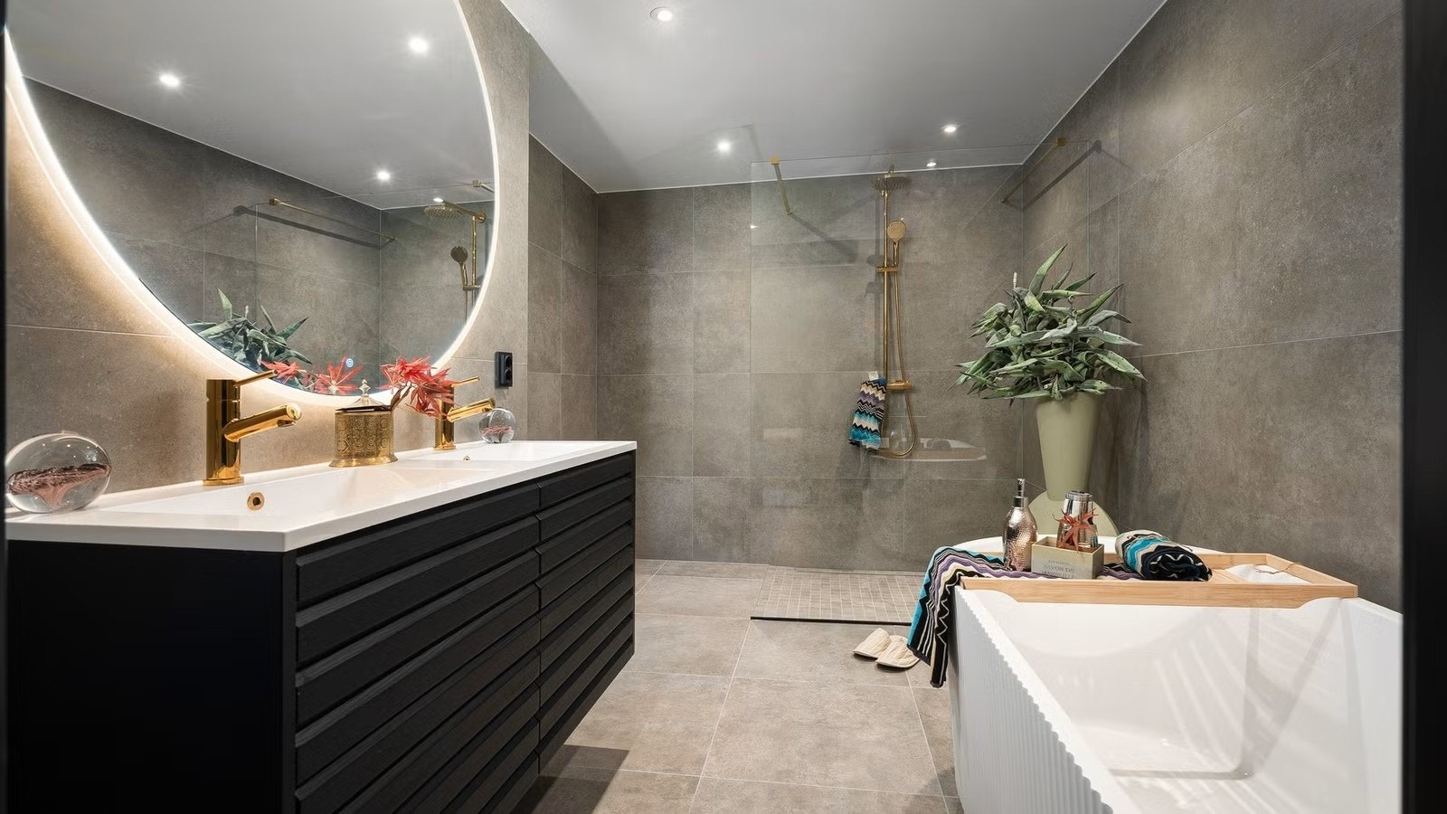 Bad i tilknytning til hovedsoverom Galleribilde