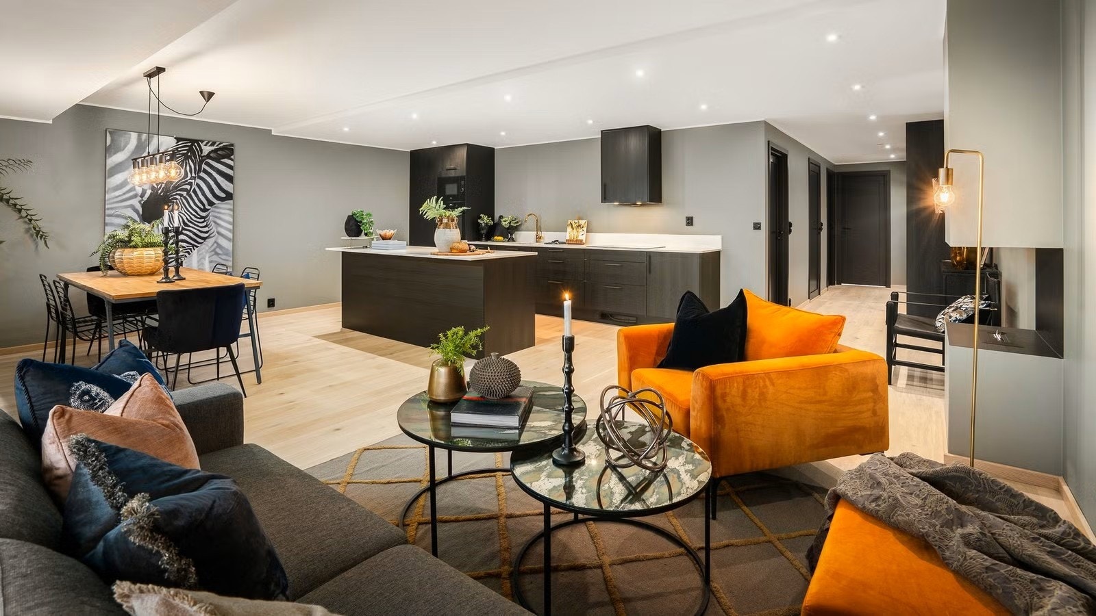 Stue mot kjøkken Galleribilde