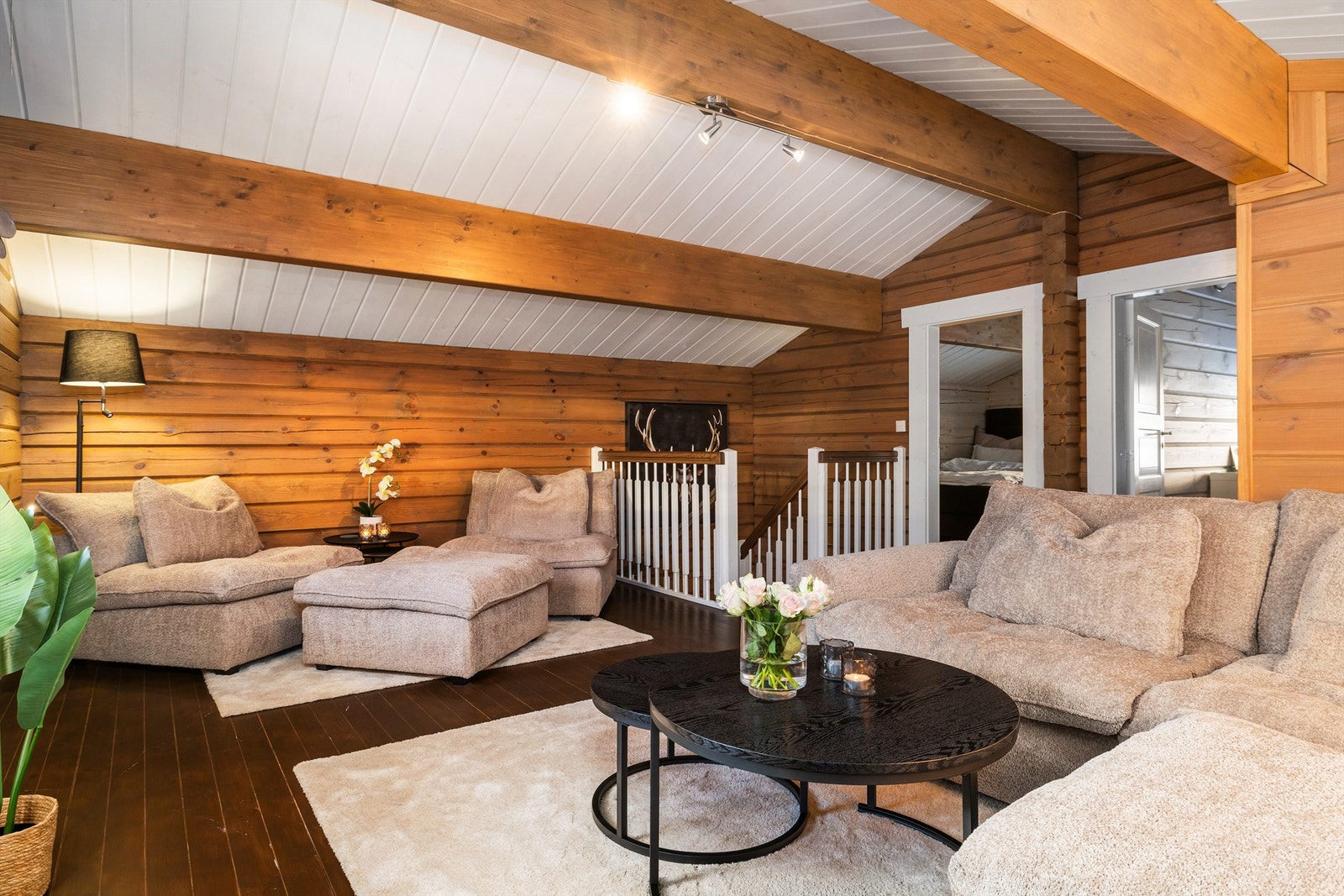 Loftstue. Galleribilde