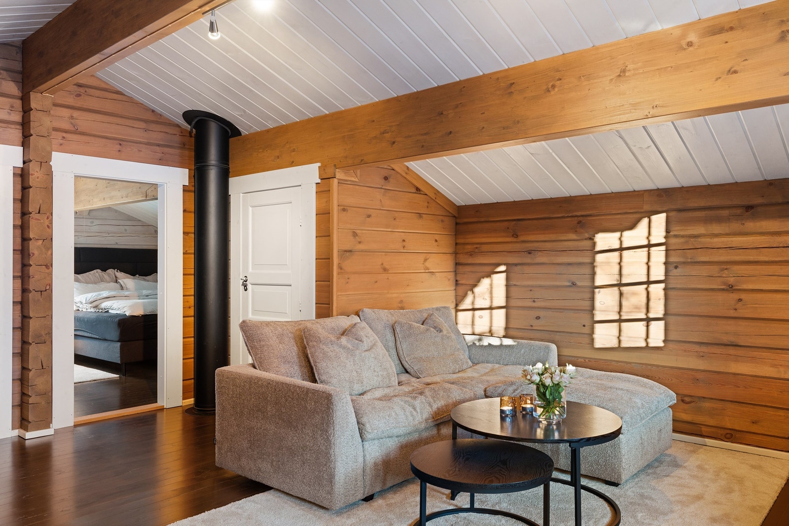 Koselig loftstue. Galleribilde