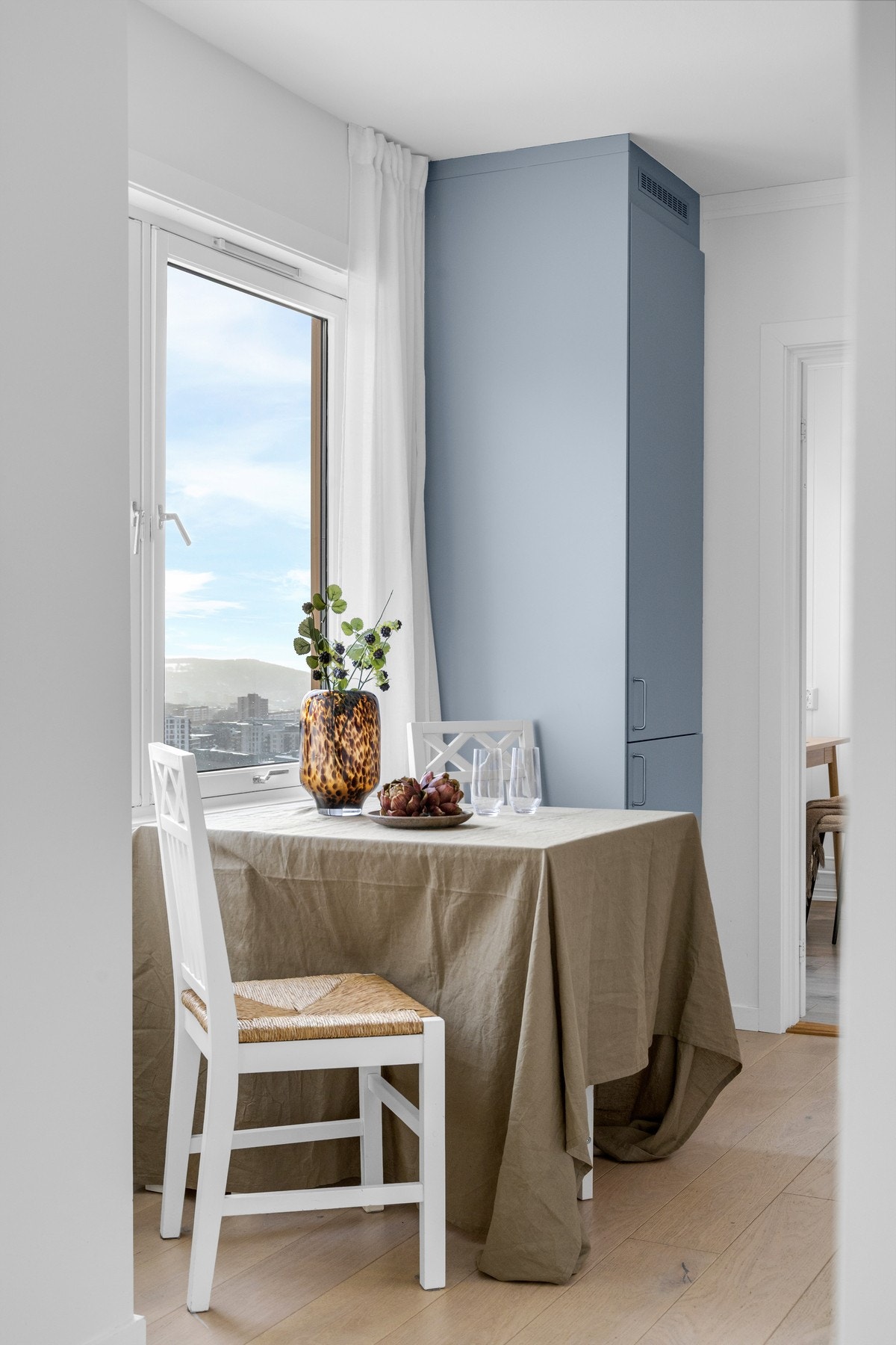 Her er det også plass til spisebord. Galleribilde