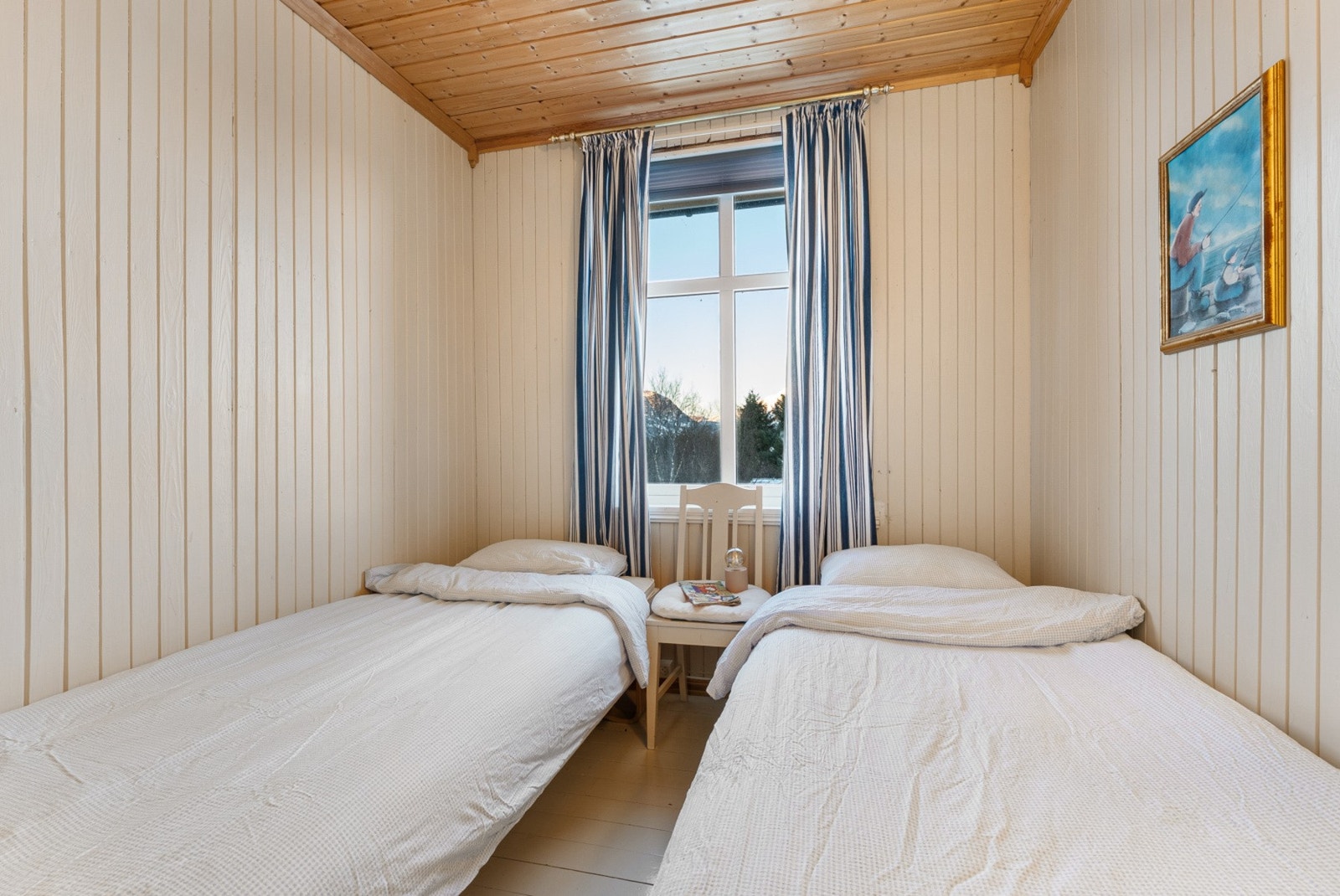 Det andre soverommet er også av god størrelse og kan enkelt innredes som barnerom eller etter egene behov. Galleribilde