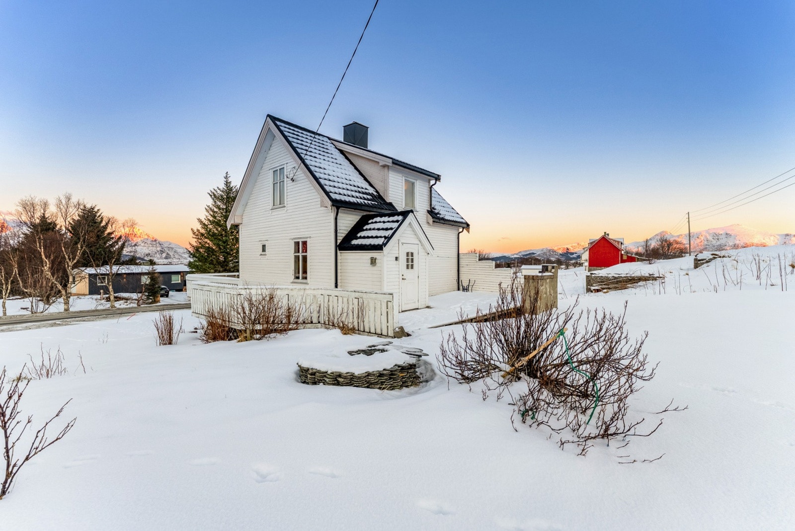Når du ankommer Haugveien 333, blir du møtt av en sjarmerende fritidsbolig. Galleribilde