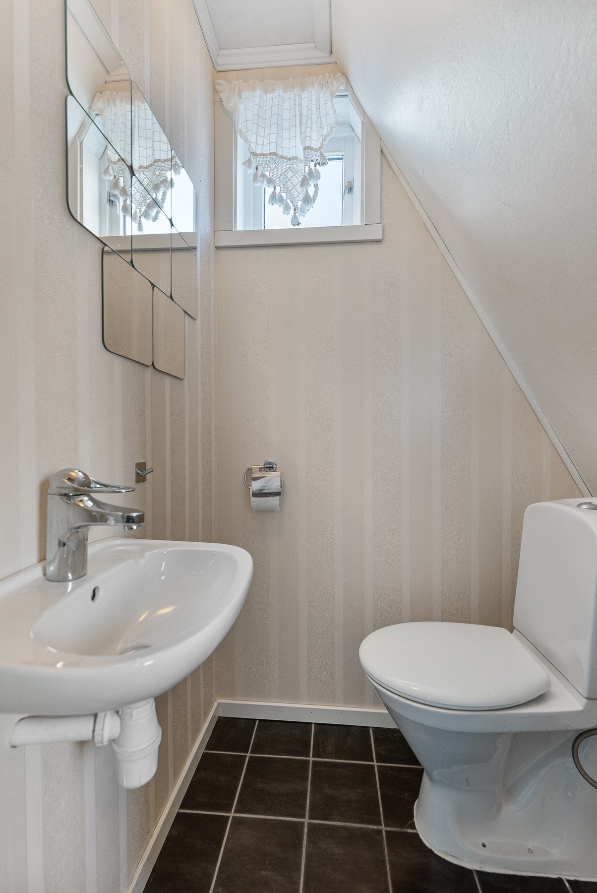 Toalettrom. Galleribilde