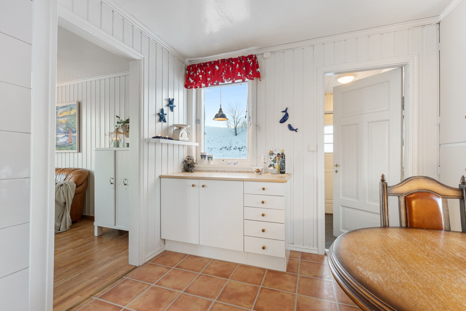 Ekstra benkeplass for egen bakestasjon eller annet behov. Galleribilde