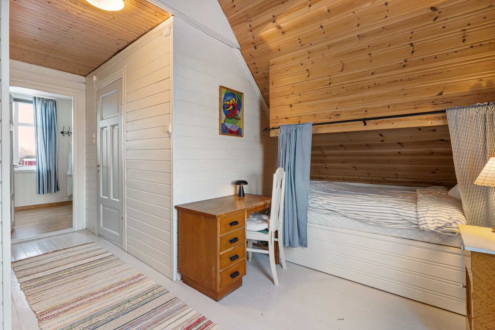 Loftstuen gir familien muligheten til å trekke seg tilbake og ha ulike aktiviteter samtidig, uten å forstyrre hverandre. Galleribilde