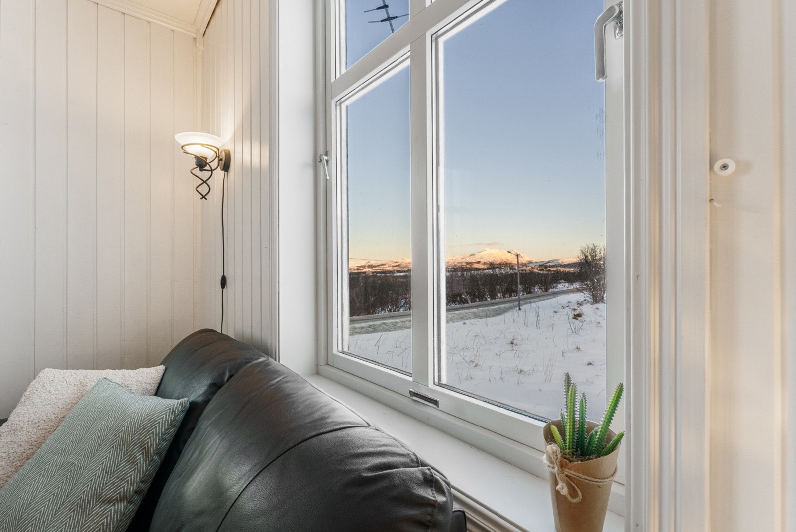 Og med denne utsikten utenfor stuen er det lett å finne seg til ro. Galleribilde