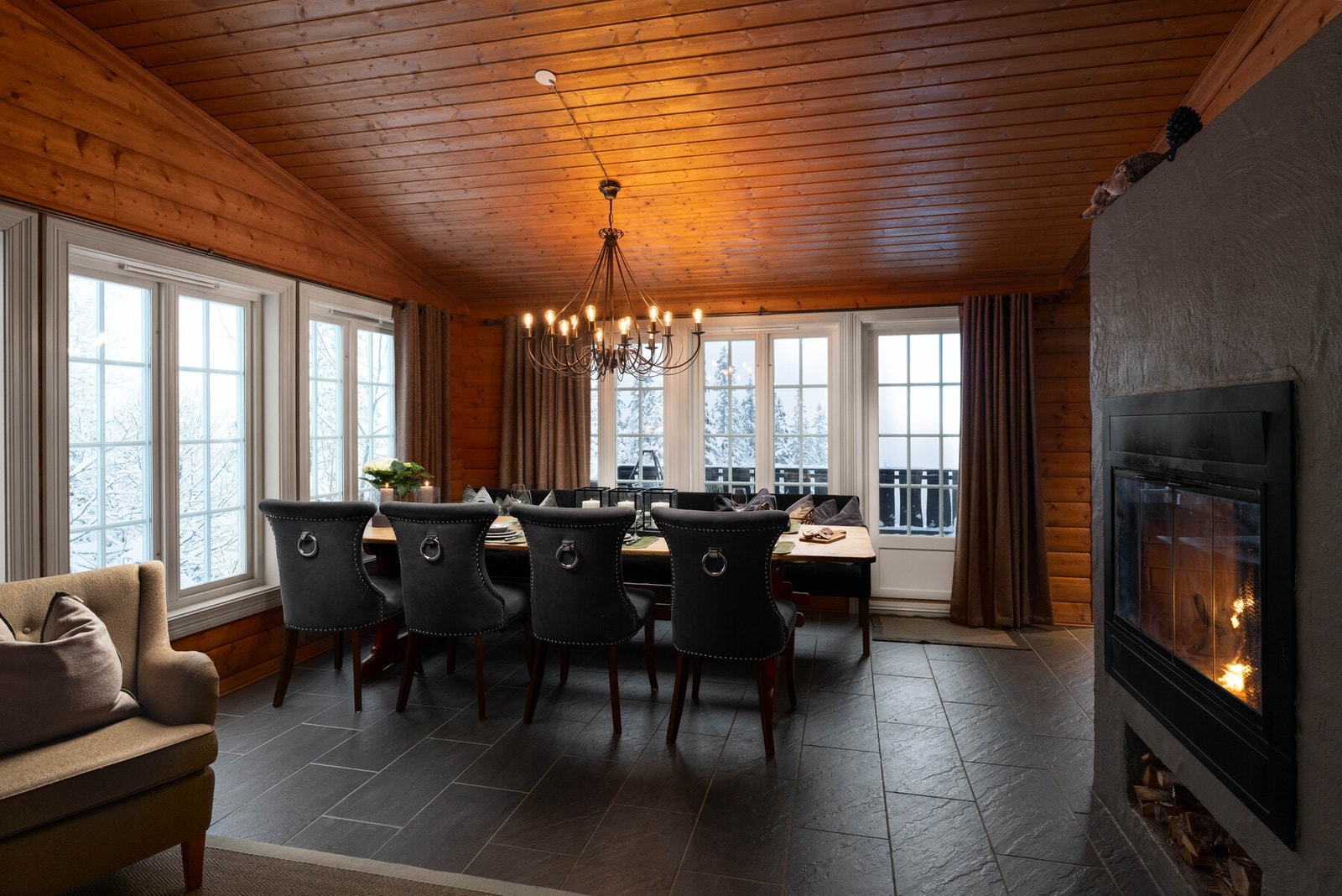 Fra stua er det fantastisk utsikt utover dalen! Galleribilde