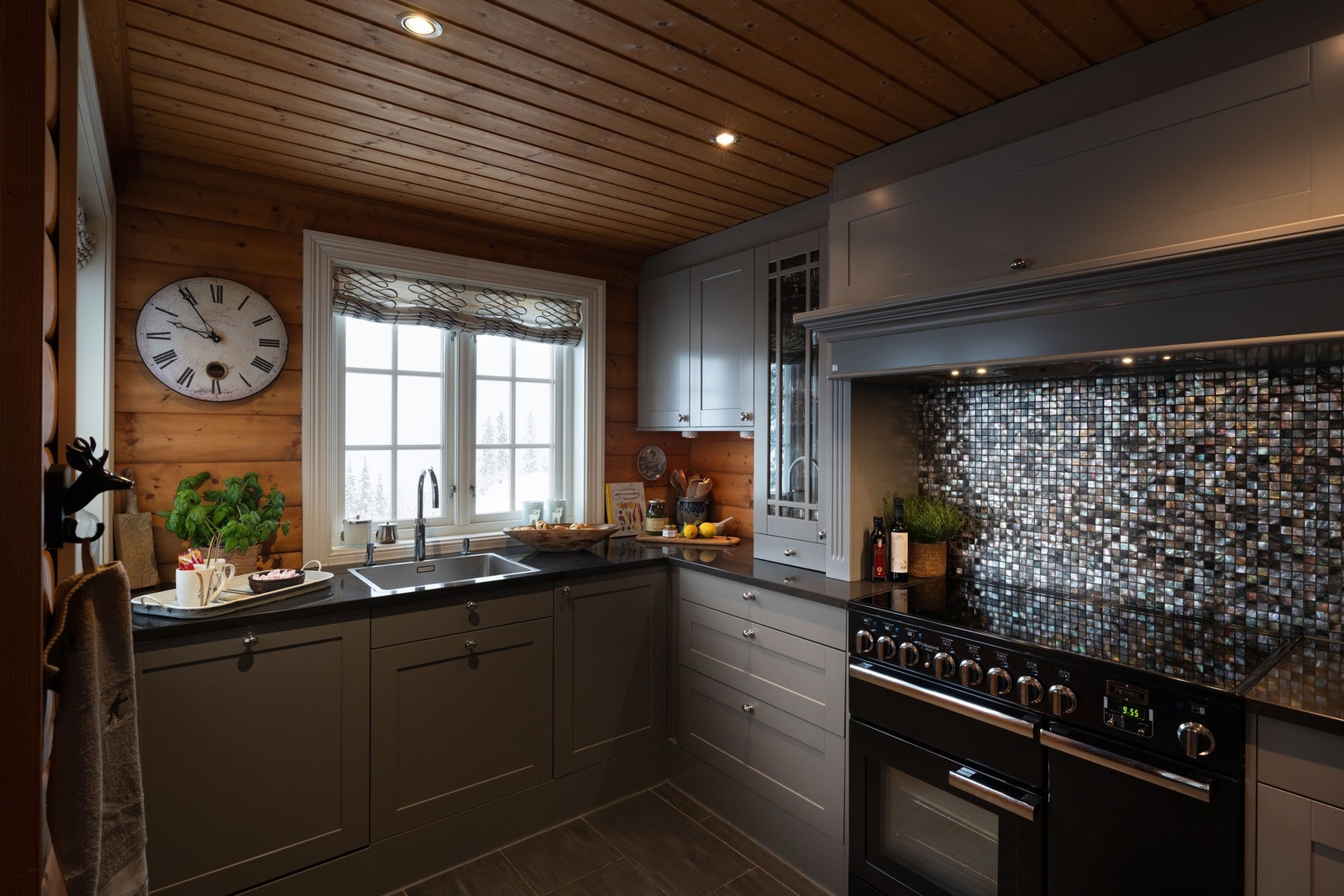 Kjøkkeninnredningen er fra 2015. Galleribilde