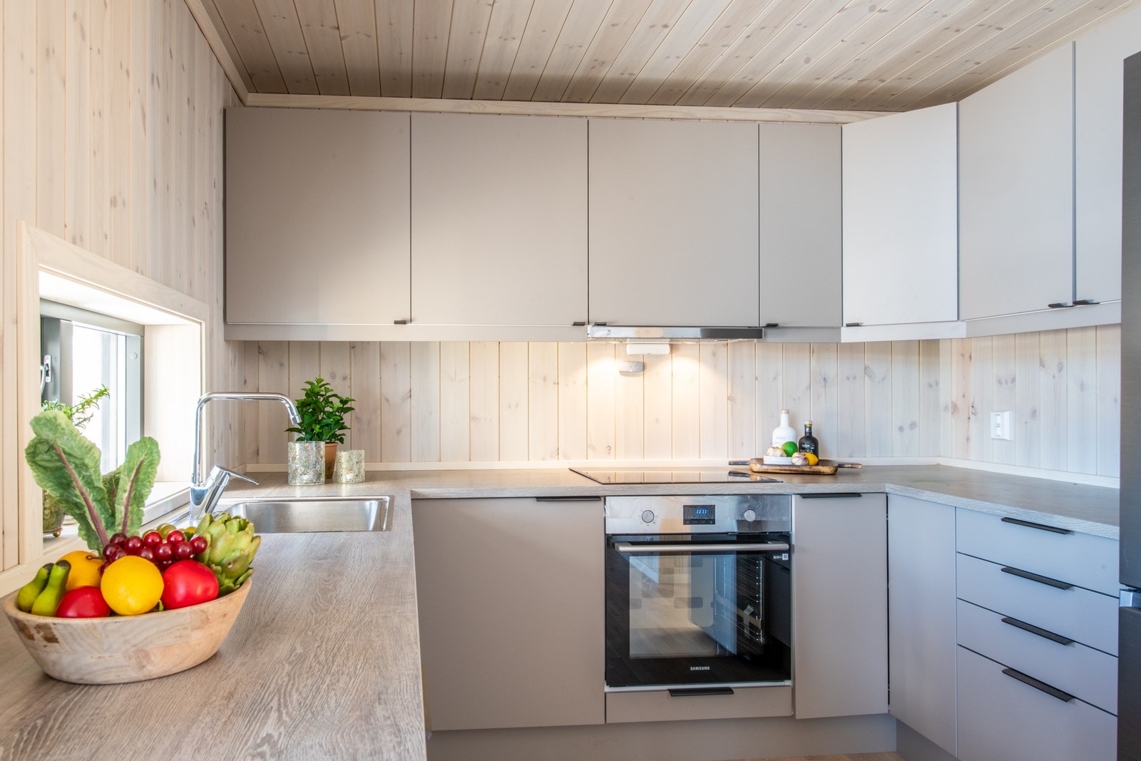 Bilde fra en kundehytte i Trysil. Kjøkken fra Sigdal Kjøkken Galleribilde