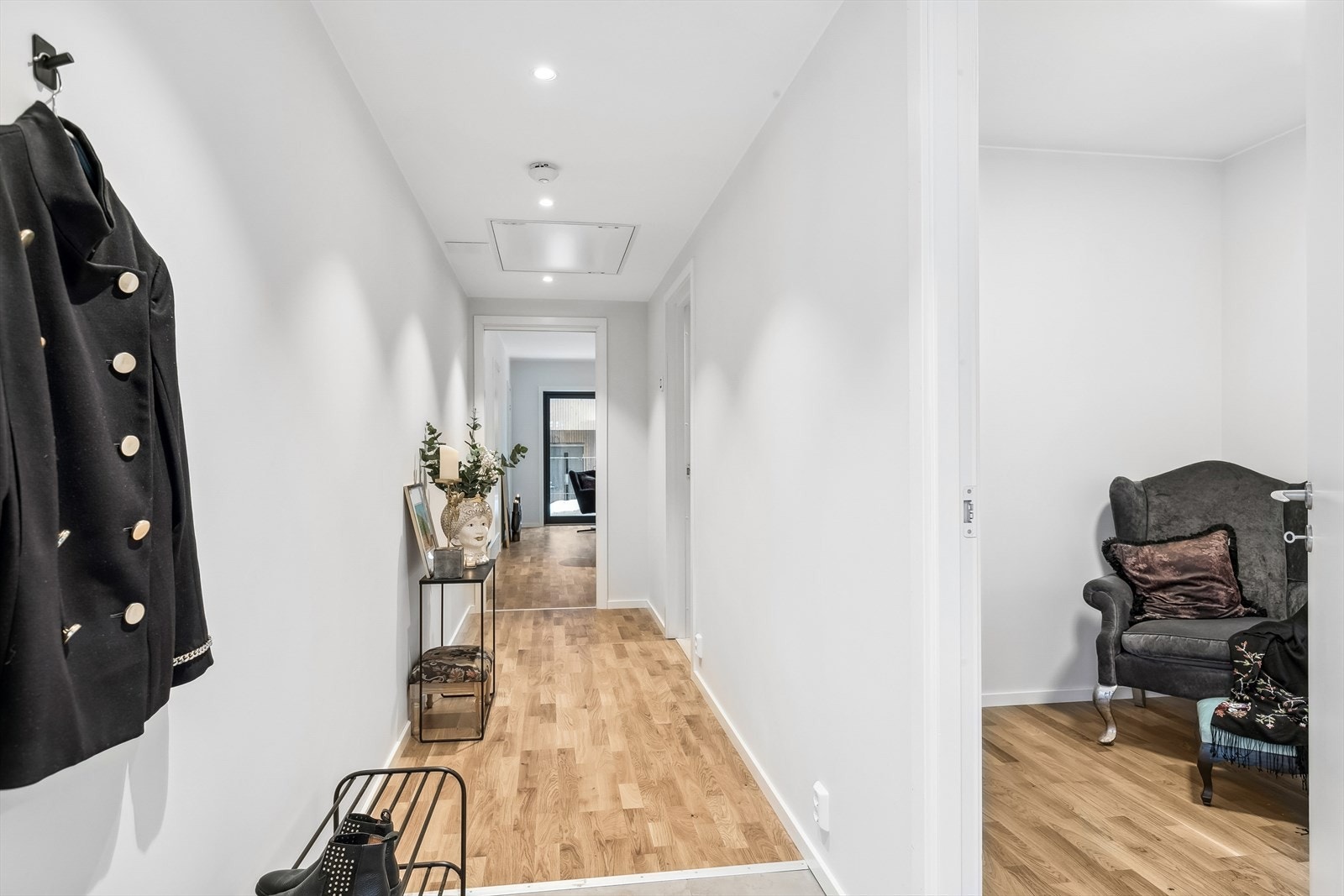 Soverom rett på innsiden av entré. Galleribilde