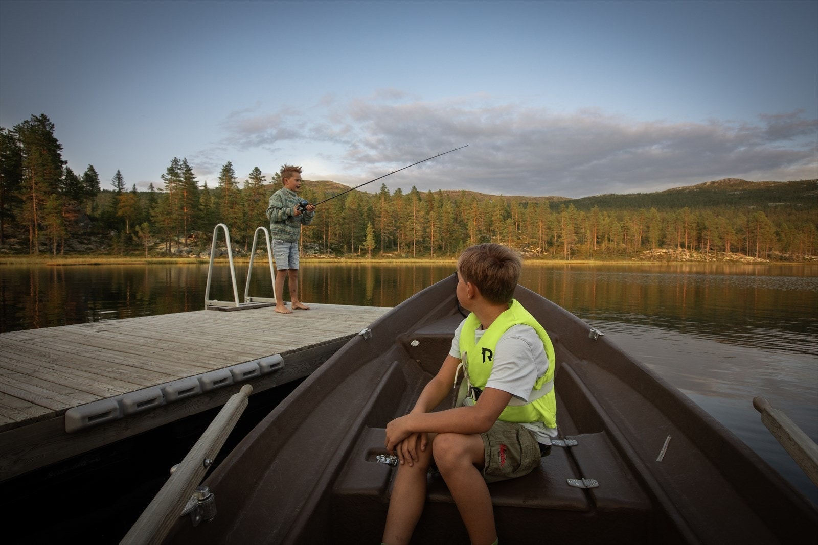 Pa Turufjell kan du ba de fiske, bade eller ro deg en tur Galleribilde