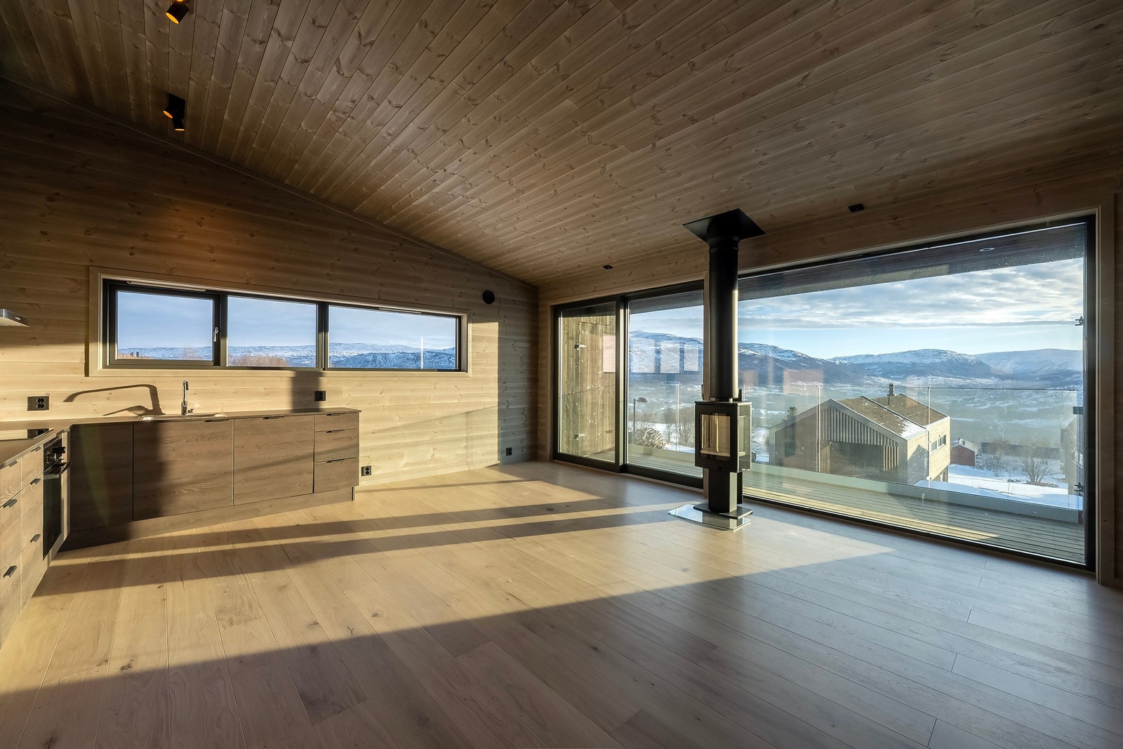 Lekker 1-stavs eikeparkett fra Kährs i alle oppholdsrom Galleribilde