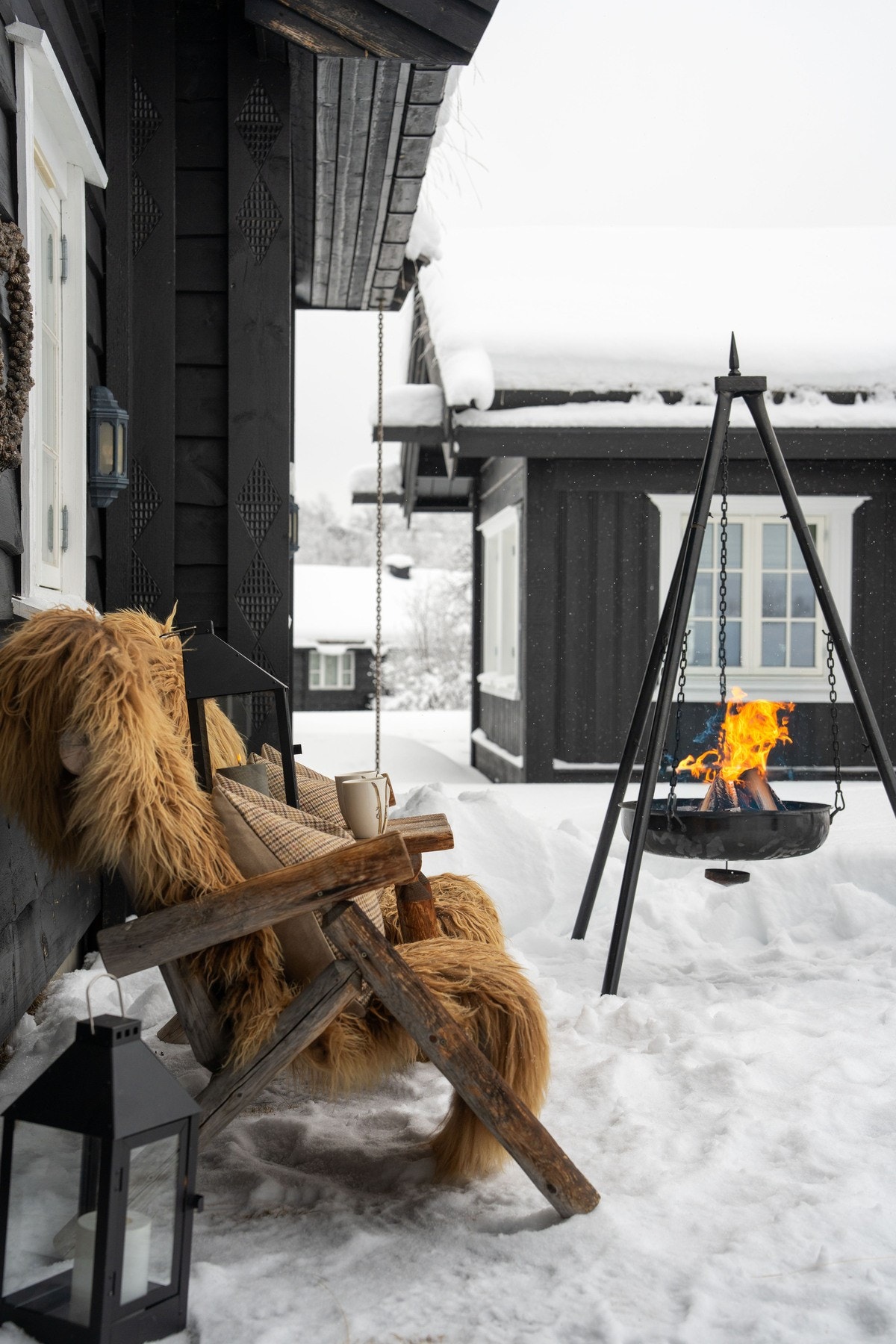I en skjermet krok utenfor hytta venter bålpannen - stedet for marshmallows, stjernehimmel og minner som varer. Galleribilde