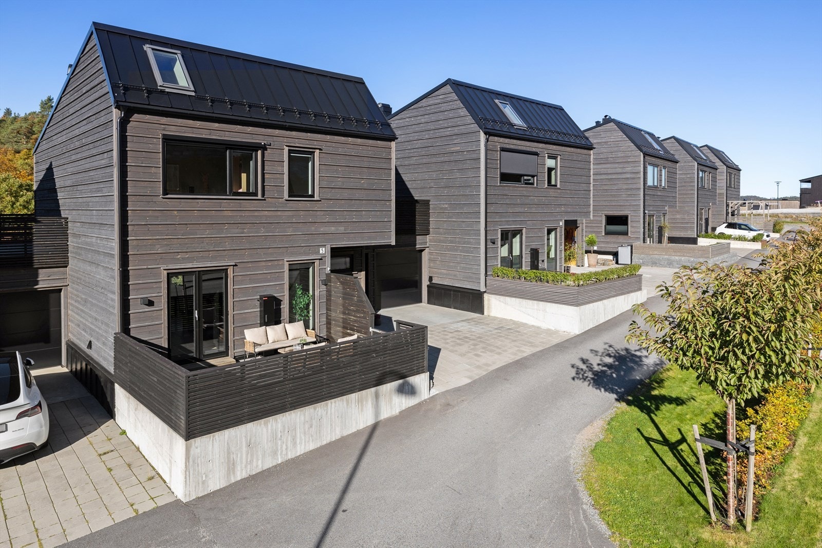 Enebolig i rekke i et nyetablert, attraktivt og meget barnevennlig område i en blindvei på Drangsvann i Kristiansand. Galleribilde