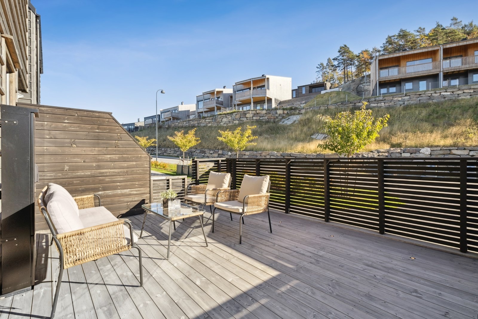 Uteplass fra kjøkken til stor glede på gode og varme sommerdager. Galleribilde